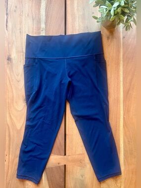 Athleta LP Salutation Stash Capri Legging